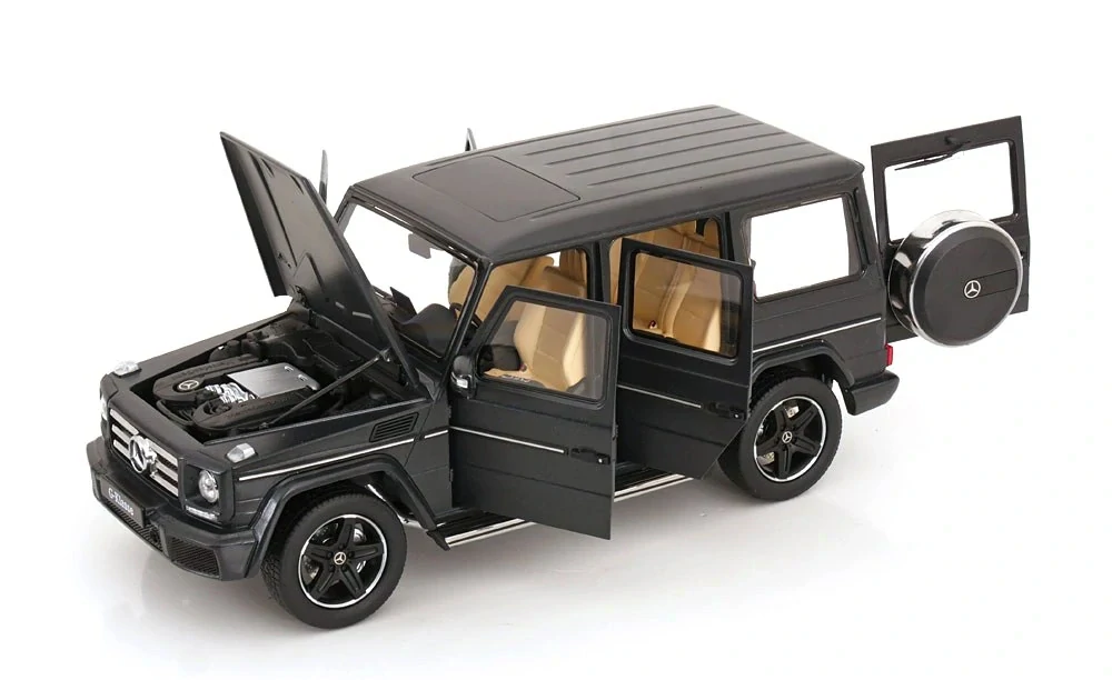 1:18 Mercedes-Benz G-Class W463 Designo matt black - iScale