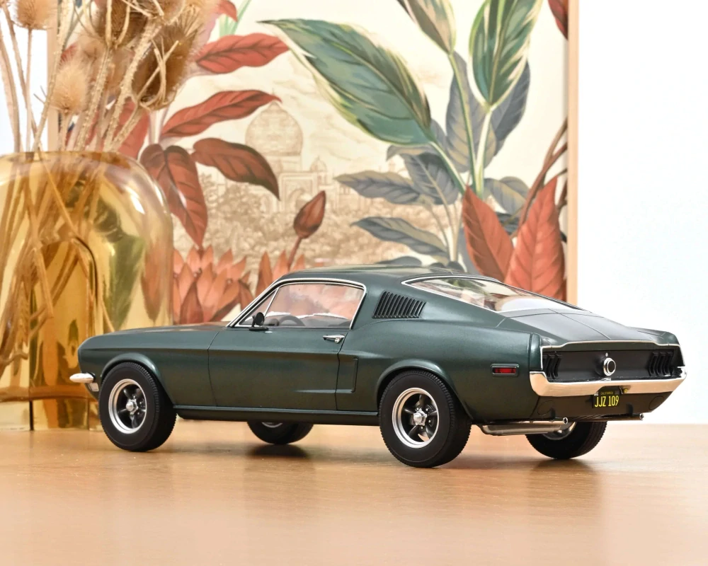 1:12 Ford Mustang Fastback 1968 Satin Grün metallic - Norev