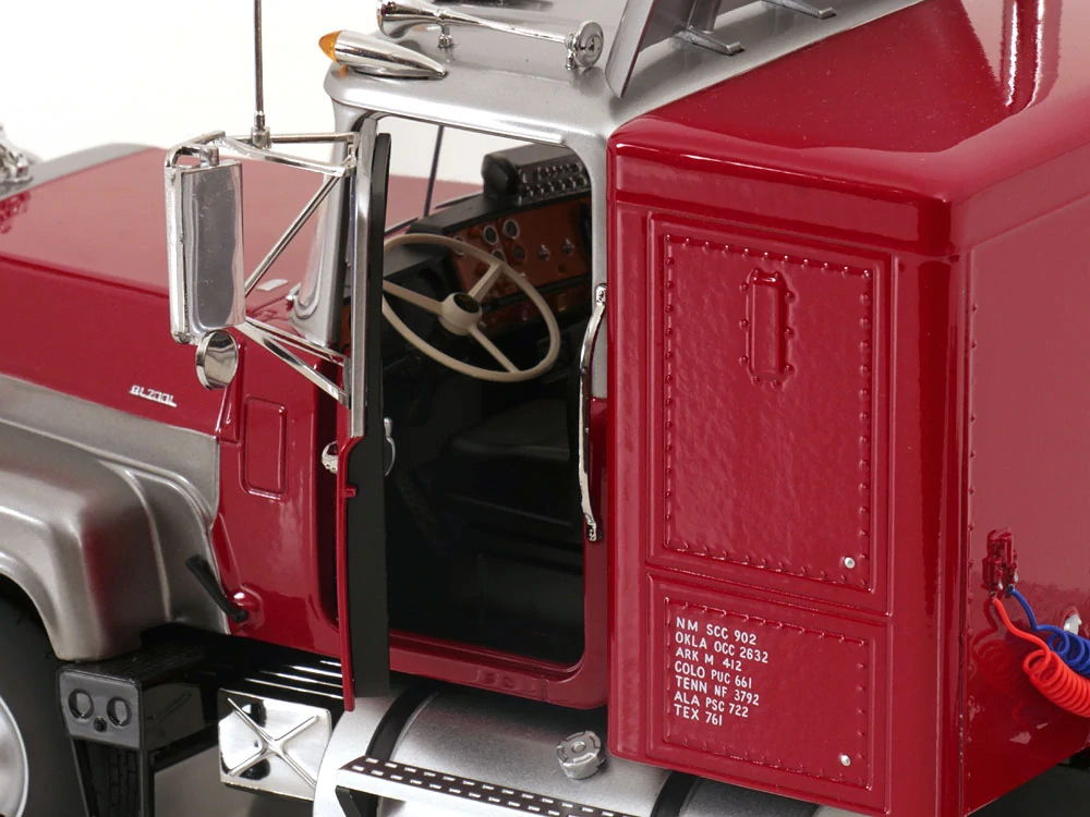 1:18 Mack RL700L 1974 red metallic/silver - Road King