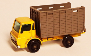 MB-37-C2 Dodge Cattle Truck, poškozený - Matchbox