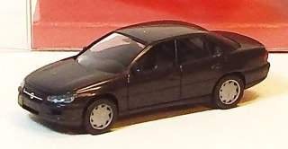 1:87 Opel Omega Limousine CD, bazar - Herpa