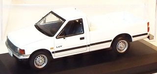 1:43 Chevrolet LUV, bazar, ve vitrínce, chybí zrcátko