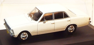 1:43 Chevrolet Opala, ve vitrínce