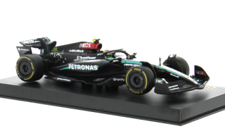 1:43 Mercedes AMG F1 W15 LEWIS HAMILTON #44, jezdec s helmou 2024 - Bburago