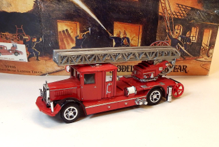 YFE05 1932 Mercedes Benz Ladder Truck - hasiči, bazar - Matchbox