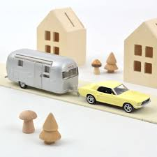 1:43 Ford Mustang 1968 žlutý a Airstream Caravan Jet-car - Norev