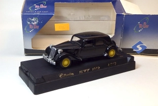 1:43 1952 Citroën 15CV, bazar - Solido