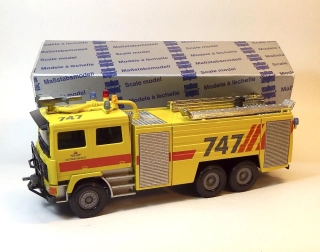 1:50 Volvo F12, bazar - Conrad