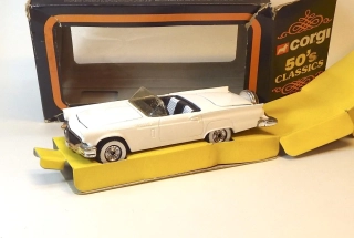 1:43 American LaFrance Type 38 - hasiči, bazar - Corgi