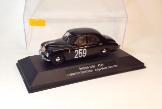 1:43 1952 Škoda 1200 RMC, ruční práce