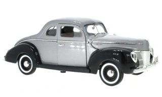 1:18 Ford Deluxe, grau/schwarz, 1940 - MotorMax