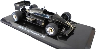 1:24 Lotus 97T #12 Ayrton Senna Winner Portugal GP Formula 1 1985, balení blistr - Atlas