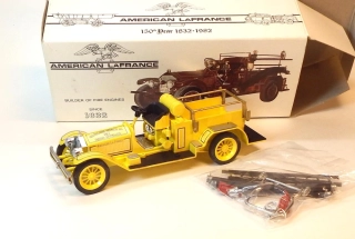 1:43 American LaFrance Type 38 - hasičin, bazar - Conrad