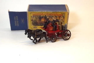 Y-4 Horse Drawn Fire Engine - hasiči, bazar, černí koně, část kotle stříbrná, kopie krabičky - Matchbox Yesteryear