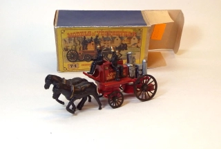 Y-4 Horse Drawn Fire Engine - hasiči, bazar, černí koně, stříbrný kotel, černě lemovaný nápis, kopie krabičky - Matchbox Yesteryear