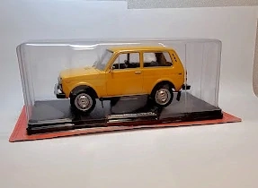 1:24 Lada Niva - Hachette