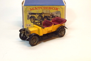Y-13 1911 Daimler, bazar, poškozená krabička - Matchbox Yesteryear