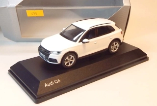 1:43 Audi Q5, bazar - Schuco
