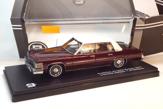 1:43 1977 Cadillac de Ville Sedan, bazar - Triple 9