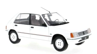 1:18 Peugeot 205 1984, bílý - MCG