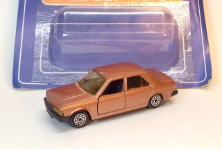 1:43 Peugeot 305, bazar - Norev