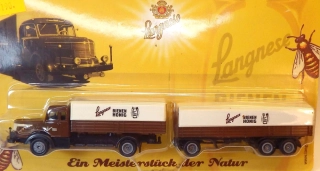 Kamion "Langnese Bienen Honig", bazar