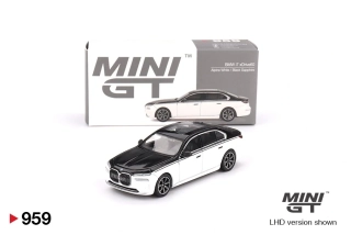 1:64 BMW i7 xDrive60 Alpine White / Black Sapphire - Mini GT