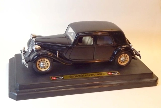 1:24 Citroën 15CV TA, bazar - Bburago