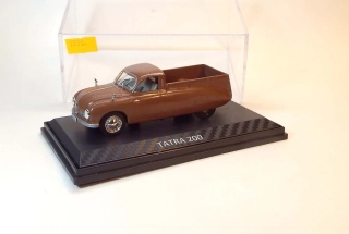 1:43 Tatra 200, ruční práce
