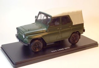 1:24 1972 UAZ 469 B, bazar - DeAgostini