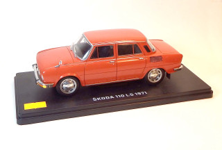 1:24 1971 Škoda 110 LS , bazar, chybí zrcátko - DeAgostini