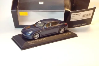 1:43 2011 Porsche Panamera 4S, bazar - Minichamps