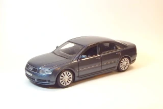 1:24 Audi A8, bazar - Maisto
