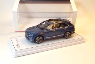 1:43 Bentley Bentyga V8 Portofino, bazar - TSM