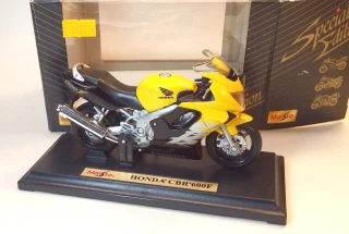 1:18 Honda VBR 600F, bazar - Maisto