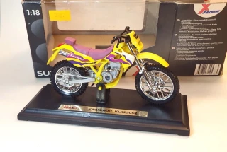 1:18 Kawasaki KLX 250 SR, bazar - Maisto