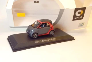 1:24 Smart ForTwo Cabrio, bazar - Norev
