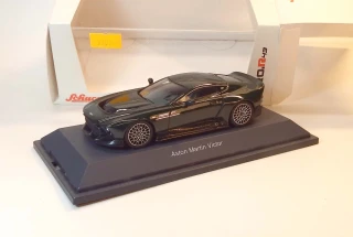 1:43 2020 Aston Martin Victor, bazar - Schuco