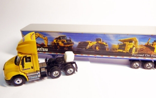 1:64 First Gear International 8600, bazar - Eligor