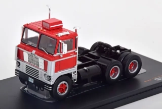 1:43 White 7400, poškozený plastový přebal - IXO