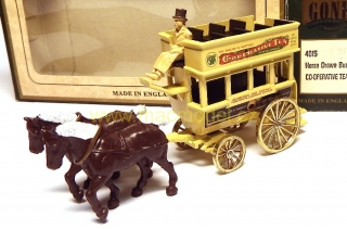 1:72 Horse Drawn omnibus Cooperative Tea - Lledo
