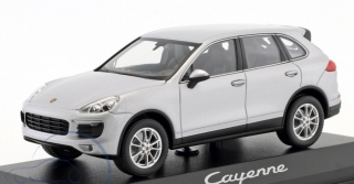 1:43 Porsche Cayenne 2014 stříbrný - dealerská edice - Minichamps