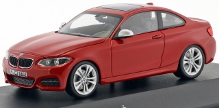 1:43 BMW řada 2 coupé F22 2014 červený - Minichamps