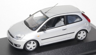 1:43 Ford Fiesta 2002 3dv. stříbrný, dealerská edice - Minichamps