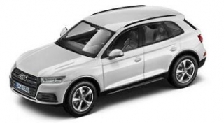 1:43 Audi Q5 2016 bílý, dealerská edice - Spark